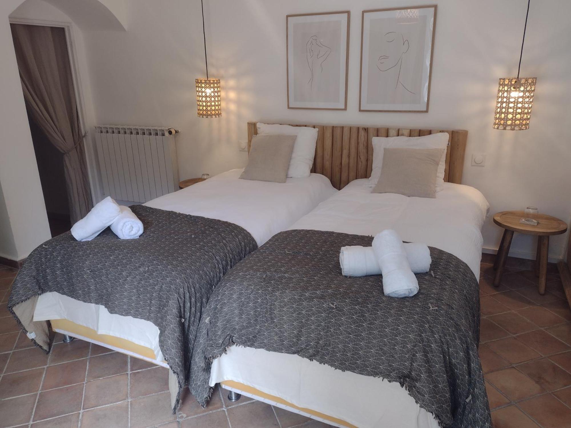 La Maison Des Autres, Piscine Chauffee, Chambres D'Hotes Proches Uzes, Nimes, Pont Du Gard Saint-Genies-de-Malgoires Zimmer foto